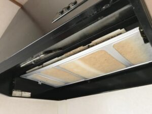 ベタつく油汚れが気になる