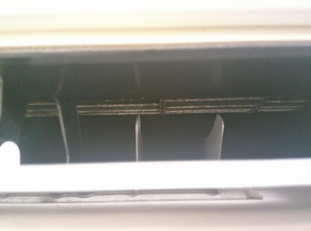 エアコンクリーニングの施工前の汚れ